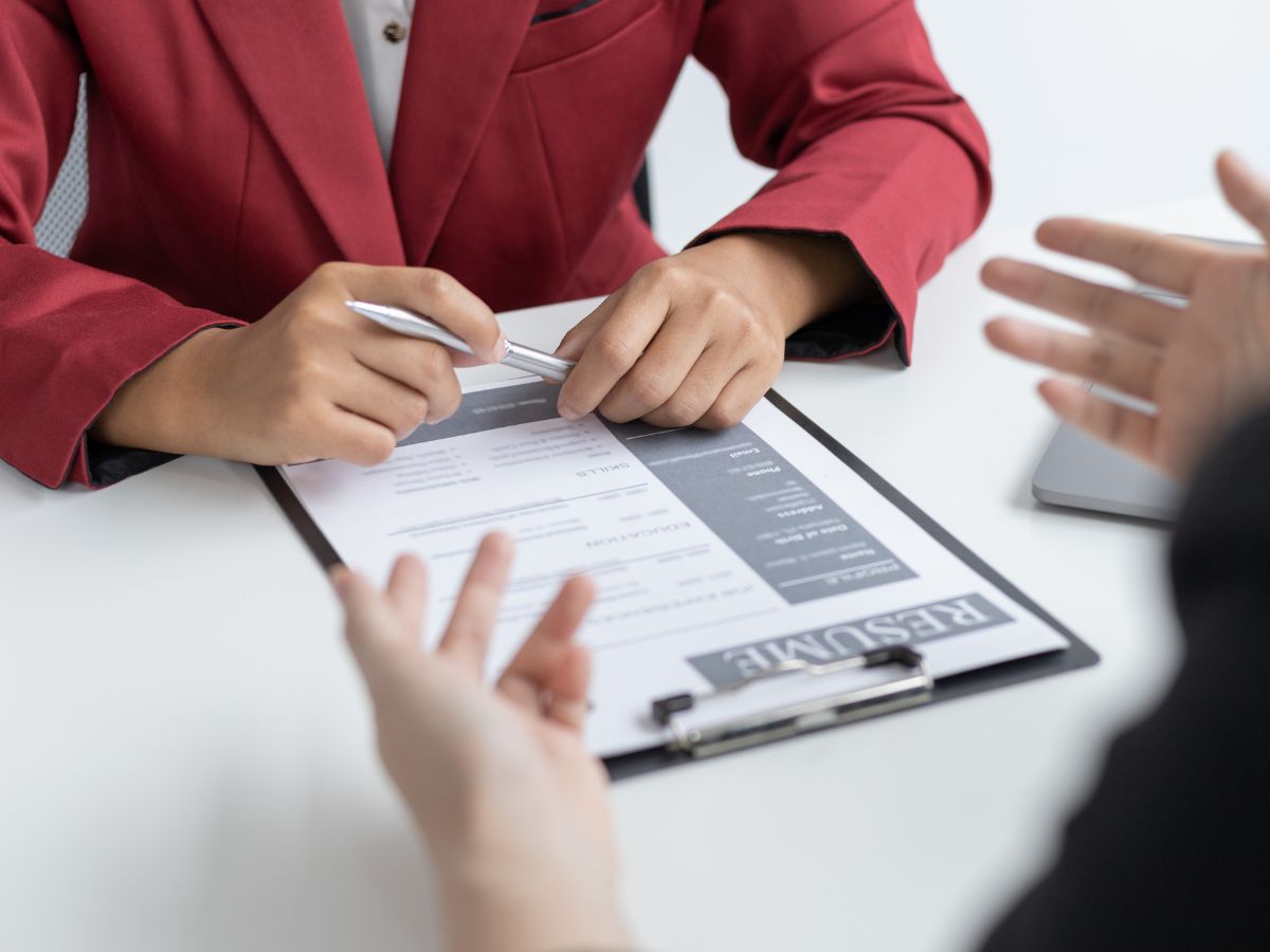 5 Ways to Look Beyond the Resume in an Interview